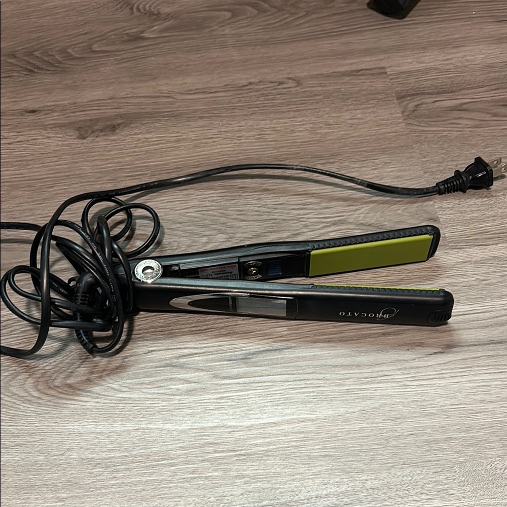 Brocato vibrastrat Black and Green Hair Straightener